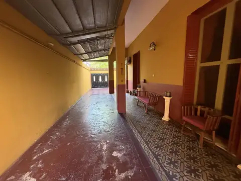 Casa 6 ambientes con 4 baños
