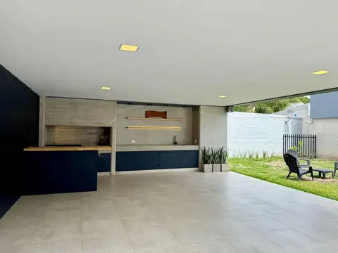 Casa en venta en Villa Belgrano – 2 dormitorios en suite, galería y cochera