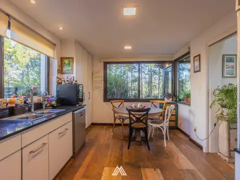 Casa en Alquiler con 1 cochera