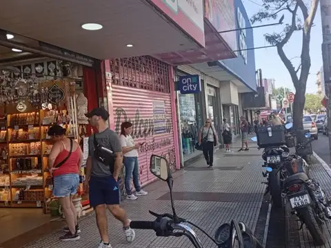 Local en Alquiler en Moron, $ 3.000.000