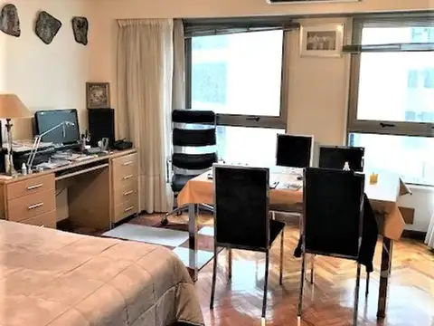 Excelente monoambiente con cochera fija cubierta