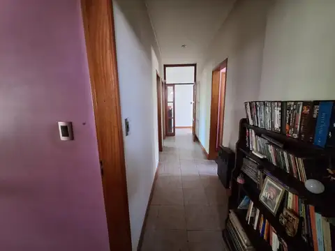 Casa 6 ambientes con 2 baños