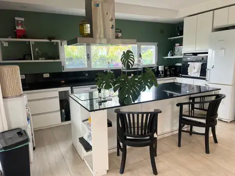 Casa en Alquiler en El Cantón, USD 2.100