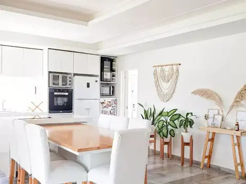 Casa 5 ambientes con 3 baños