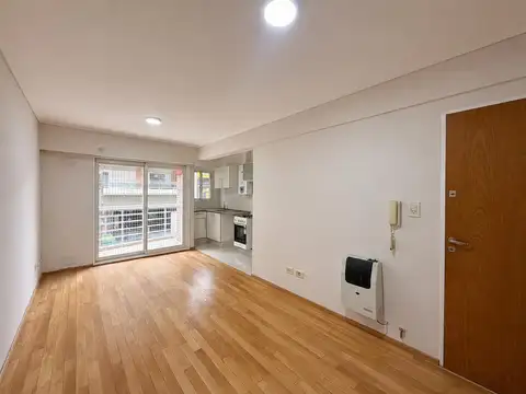 Departamento semipiso en venta de 1 dormitorio en zona centro con doble balcón