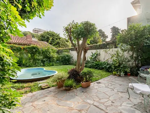 Ideal PH en una planta con jardín y cochera a la venta en plena zona residencial en Acassuso.