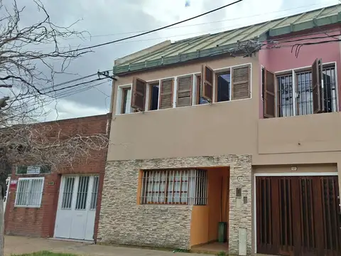 526 N 1241 e/ 7 y 8 Tolosa