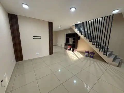 Depto Tipo Casa 4 ambientes con 2 baños