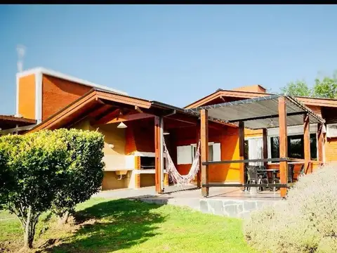 Casa 12 ambientes con 8 baños