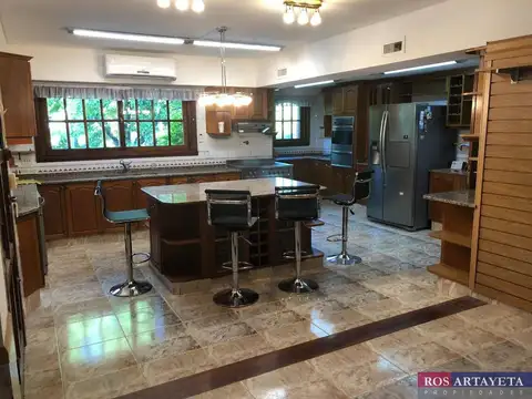 Casa en alquiler c/ cochera en Vicente López
