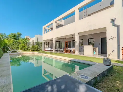 Venta casa con jardin y pileta en la Josefina