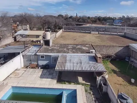 Casa 10 ambientes con 3 baños