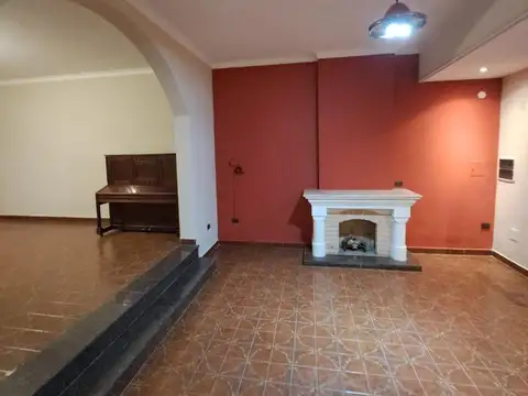 Casa en Venta con 3 cocheras