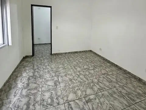 Depto Tipo Casa en Alquiler en Lanus, $ 400.000