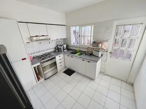 TRIPLEX 4 AMBIENTES CON PATIO, PARRILLA Y COCHERA -  Olivos, Vicente López, G.B.A. Zona Norte