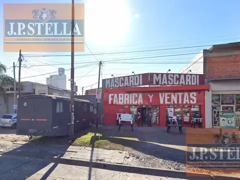 Local Comercial / Industrial 213 m² s/Avenida - V. Luzuriaga