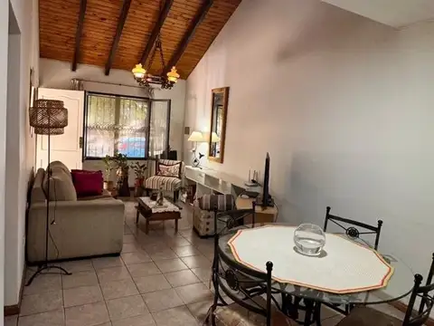 Casa 7 ambientes con 2 baños