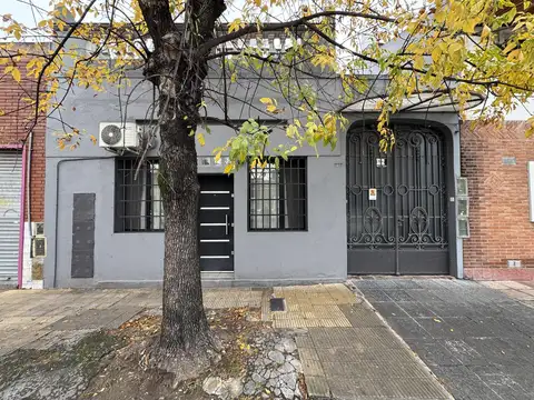 Venta en block de casa para 3 familias en Sarandi