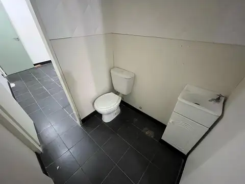 Local en Alquiler en Jose Leon Suarez, $ 850.000