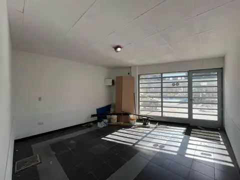 Local en Alquiler en Jose Leon Suarez, $ 850.000