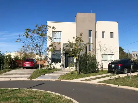 VENTA CASA 6 AMB BARRIO SAN RAMÓN PILAR DEL ESTE