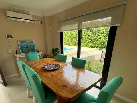 Casa 5 ambientes con 3 baños