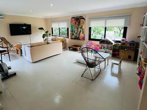 Casa en Venta con 5 cocheras