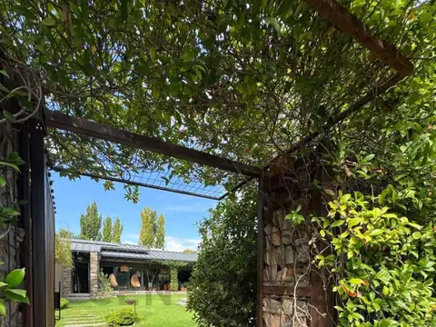Casa 7 ambientes con 4 baños