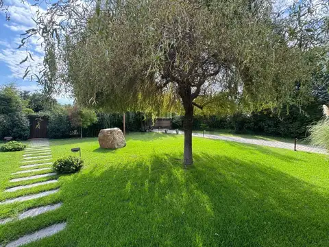 Casa en Venta con 6 cocheras