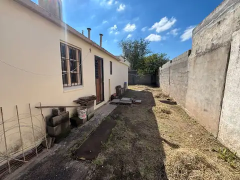 VENTA DE CASA 1 DORMITORIO B RENÉ FAVALORO SUD