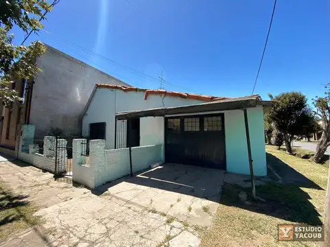 Casa en venta - 2 Dormitorios 1 Baño 1 Cochera - 125Mts2 - Villa Elvira