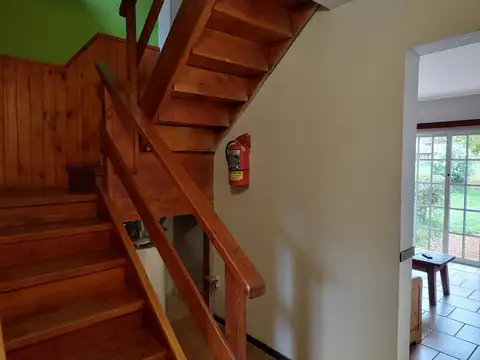 Complejo de 3 casas y bloque de 5 departamentos dúplex.