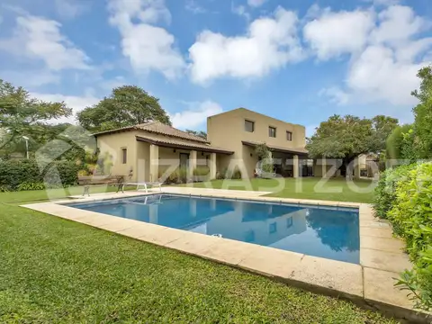Casa en  Las Liebres  7 ambientes