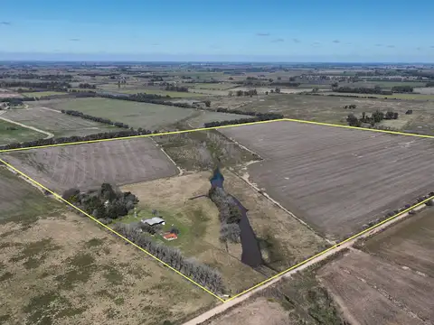 Campo con mejoras en venta en Escalada