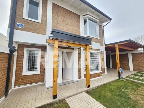 Casa 7 ambientes con 2 baños
