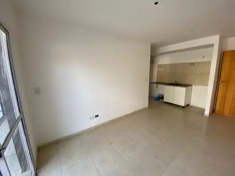 Excelente dpto 2 amb a estrenar contraf c balcón en 1er piso. Excelente ubicación: Pedernera 227 Lom