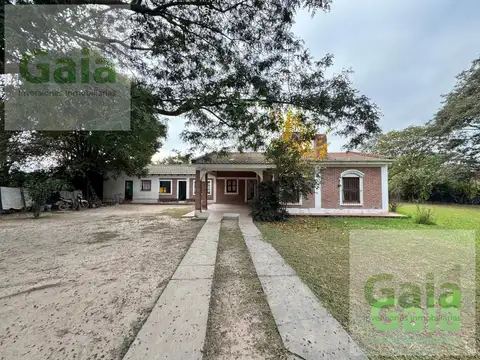 Casa en Venta con 4 cocheras