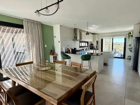 Casa 4 ambientes con 3 baños