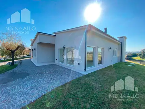 Venta Casa en Barrio El Nautico Cazal