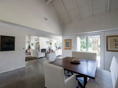 Casa 7 ambientes con 5 baños