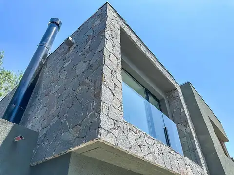 Casa 3 ambientes con 2 baños