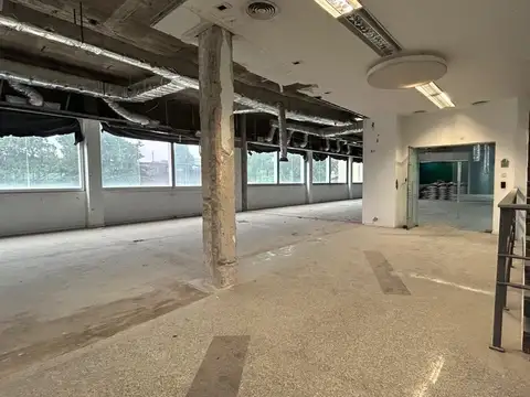 Oficina en Alquiler con 17 cocheras
