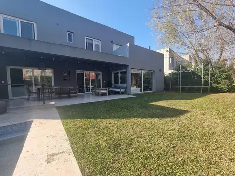 Moderna Casa en venta en Barbarita