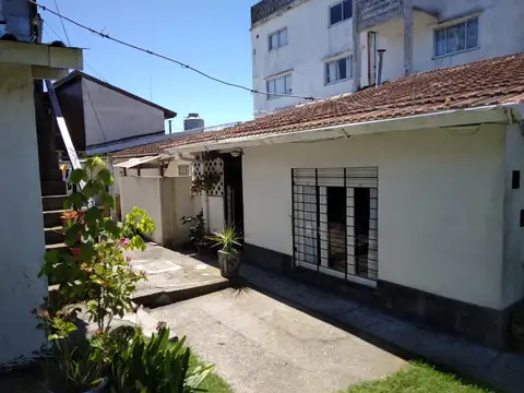 GRAN COMPLEJO DE CASAS Y DEPARTAMENTOS SOBRE Av 4 Y PASEO 105 PLENO CENTRO DE GESELL