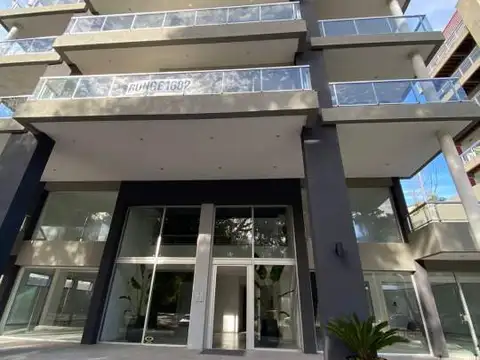 En Pinamar | Local a estrenar sobre Av. Bunge - Ideal Franquicias 