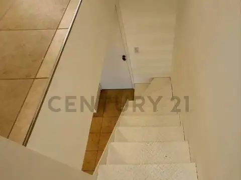 1 de Mayo 200, Piso 1