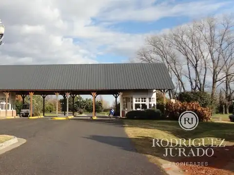 Lote Sobre Calle Ppal. Fondo Especial Con Laguna Armada