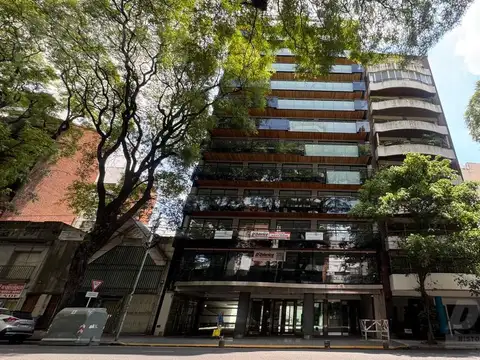 Semipiso de 4 ambientes con dependencia, 2 cocheras y baulera en alquiler en Caballito.
