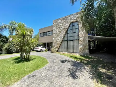 Venta Casa 5 ambientes en  Pilar, Country Club Princess con Cochera - Pileta - Vista al golf