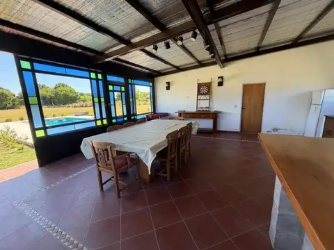 Casa 8 ambientes con 6 baños